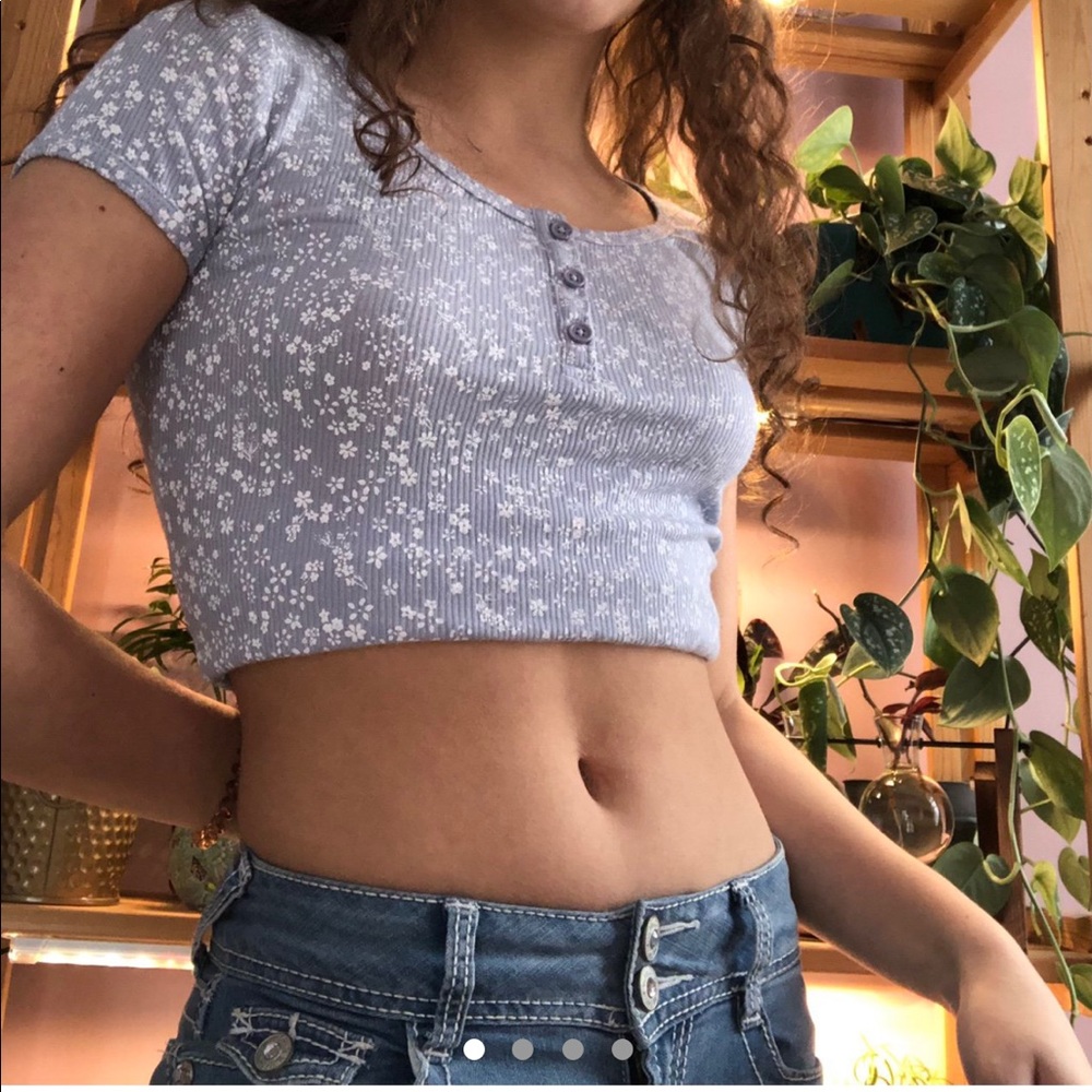 soft blue floral henley baby tee size s